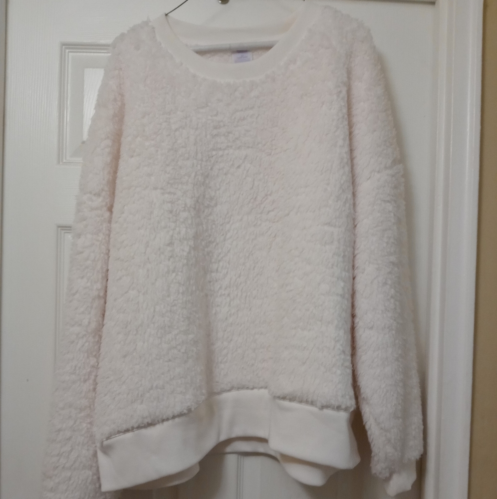 Sweaters - Picture 4 of 9